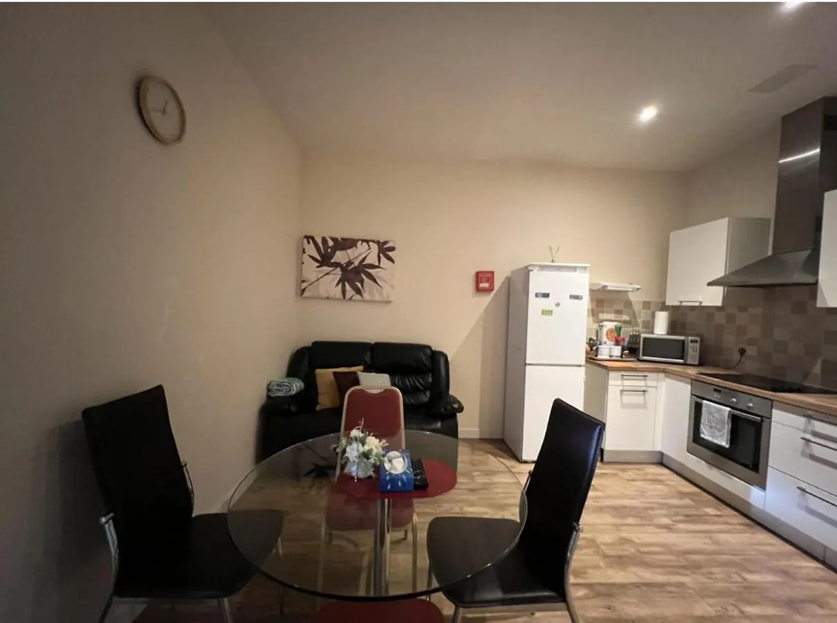 Aberdeen Stay Central 2-Bedrooms Apt-No Party Apartman